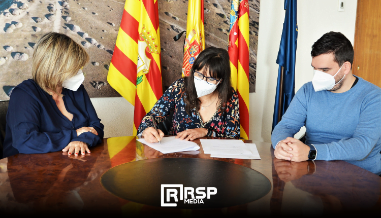 FOTO NOTICIA - FIRMA CONVENIO CES GATOS